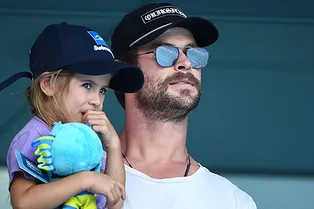 Знаменитые отцы, которые без ума от своих дочерей