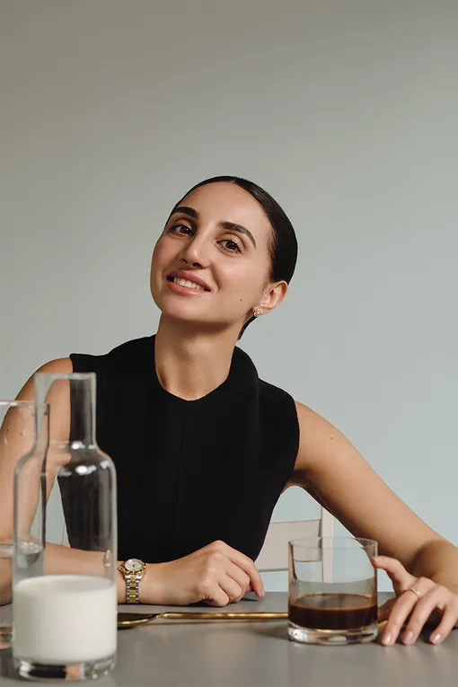 ТОП, Sportmax; КОЛЬЦО INFINITY, De Beers (ЖЕЛТОЕ ЗОЛОТО, БРИЛЛИАНТЫ); СЕРЬГИ ENCHANTED LOTUS, De Beers (РОЗОВОЕ ЗОЛОТО, БРИЛЛИАНТЫ); ЧАСЫ AQUARACER LADY, TAG Heuer (СТАЛЬ, ЖЕЛТОЕ ЗОЛОТО) ТОП, Sportmax; КОЛЬЦО INFINITY, De Beers (ЖЕЛТОЕ ЗОЛОТО, БРИЛЛИАНТЫ); СЕРЬГИ ENCHANTED LOTUS, De Beers (РОЗОВОЕ ЗОЛОТО, БРИЛЛИАНТЫ); ЧАСЫ AQUARACER LADY, TAG Heuer (СТАЛЬ, ЖЕЛТОЕ ЗОЛОТО)