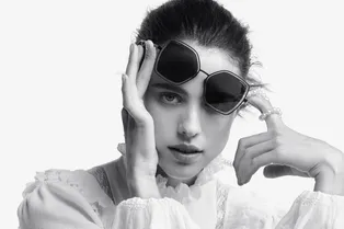 Маргарет Куэлли в новом кампейне Chanel Eyewear