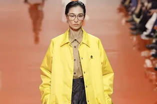 Одежда как терапия: солнечный желтый — модное лекарство от зимней хандры