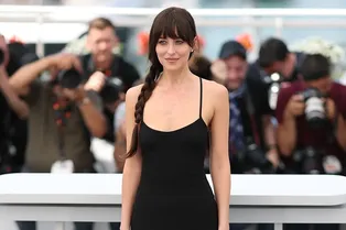 5 универсальных черных платьев на все случаи лета