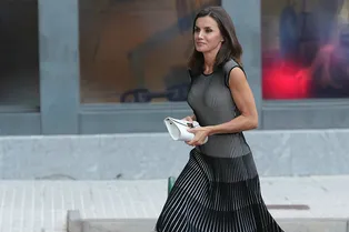 Королева Летиция вновь надела платье Hugo Boss из переработанных материалов