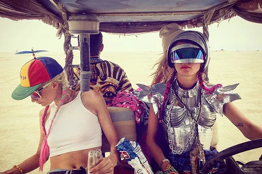 Instagram-отчет*: как модели и знаменитости отдыхали на Burning Man