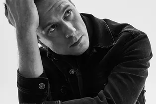 Тихон Жизневский: «Я отношусь к кино как к даче, а к театру как к дому: выезжать к березкам и шашлыкам всегда приятно, но живу я на сцене»