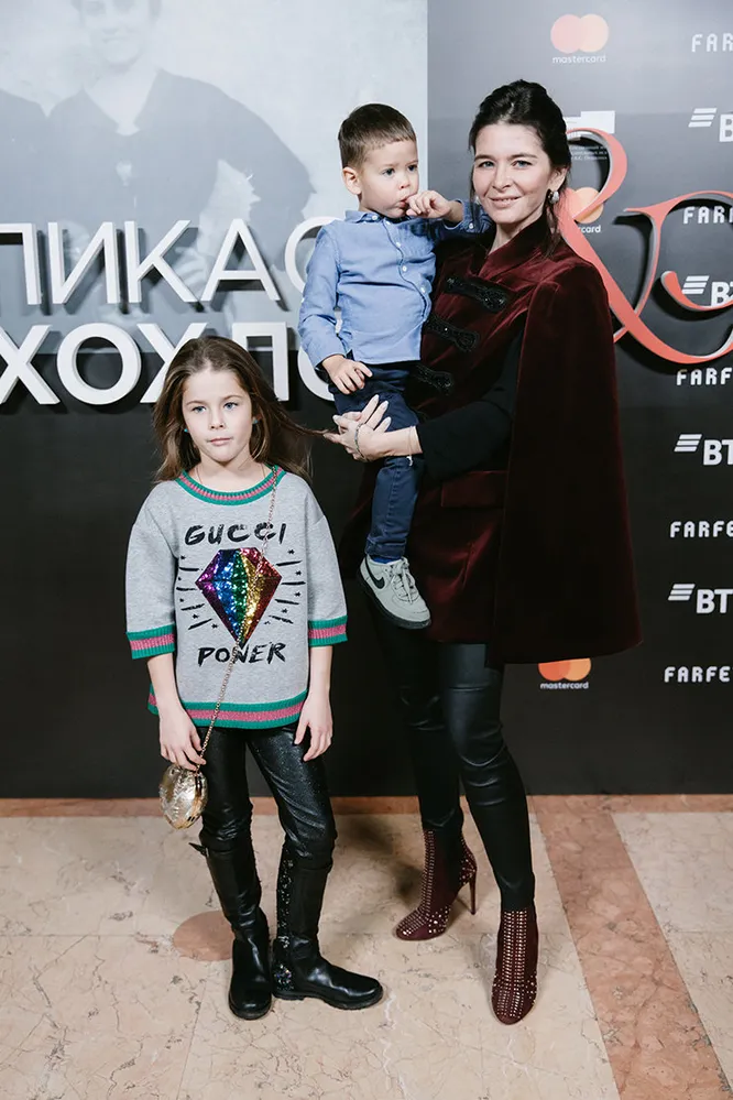 Ирина Прохорова с детьми