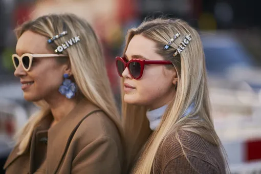 Хит сезона: 10 заколок для волос как у звезд street style Хит сезона: 10 заколок для волос как у звезд street style