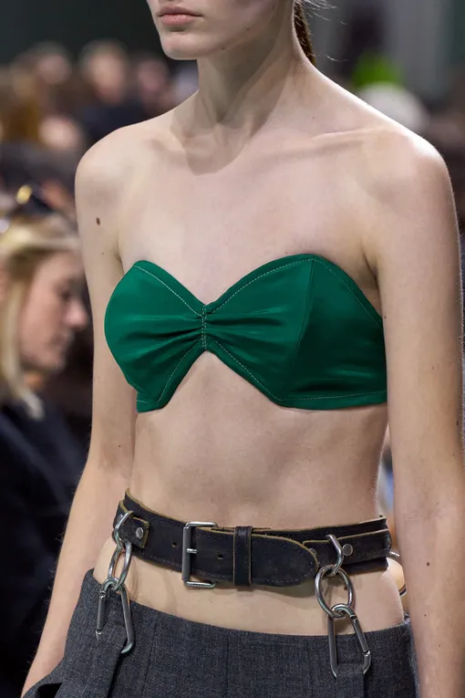 Prada весна-лето 2025