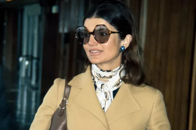 Этим летом носите очки-бабочки, как у Жаклин Кеннеди