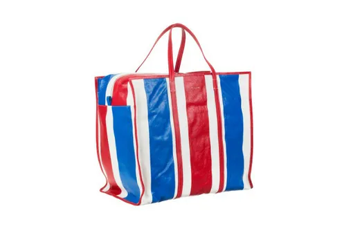 Зачем Balenciaga выпустил сумку в виде пакета за $ 2000 Зачем Balenciaga выпустил сумку в виде пакета за $ 2000