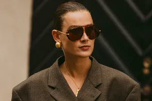 Какие летние аксессуары можно (и нужно) носить осенью