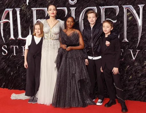 Анджелина Джоли с детьми