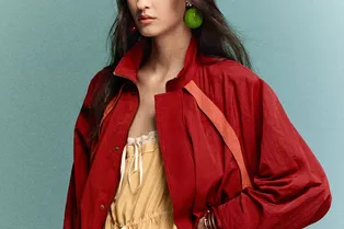 Красный + желтый — любимое комбо дизайнеров на лето-2026 Красный + желтый — любимое комбо дизайнеров на лето-2026