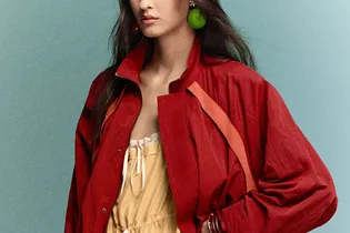 Красный + желтый — любимое комбо дизайнеров на лето-2026