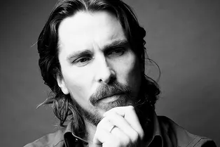 Потанцевать перед собакой и почитать Мартина Эмиса: Кристиан Бейл рассказывает, чем заняться в июле