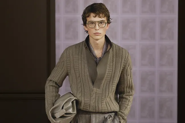 В 2026 году не стесняйтесь одеваться в мужском отделе. Вот готовые формулы с показов, которые стоит повторить