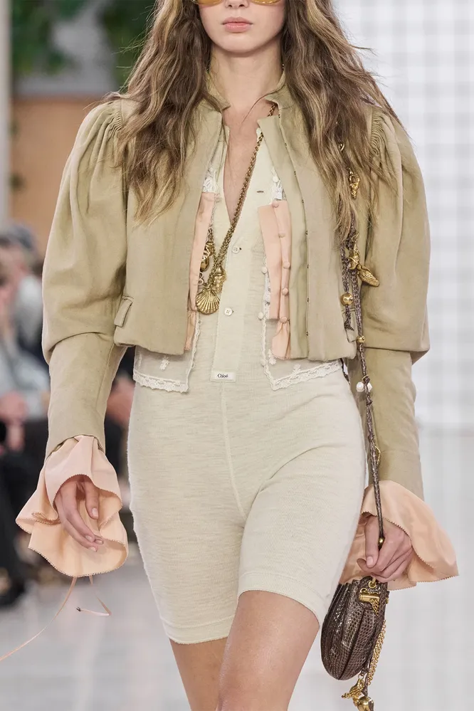 Chloé весна-лето 2025 Chloé весна-лето 2025