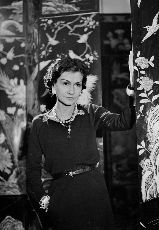 В 1915 году она открыла свой первый Дом моды в Биаррице, а через три года в Париже, после чего к ней пришел ошеломляющий успех. В 1931 году она едет в Голливуд по личному приглашению Сэмуэла Голдуина, чтобы заниматься стилем крупнейших звезд кино.