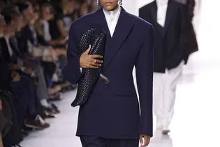 Ставка на силуэт: 8 безупречных приталенных пиджаков