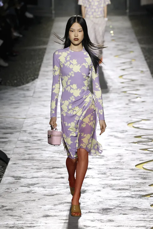 Versace весна-лето 2025