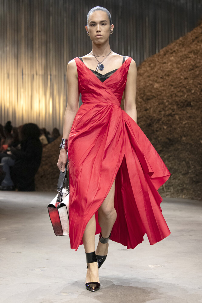 Alexander McQueen осень-зима 2022/23 Alexander McQueen осень-зима 2022/23