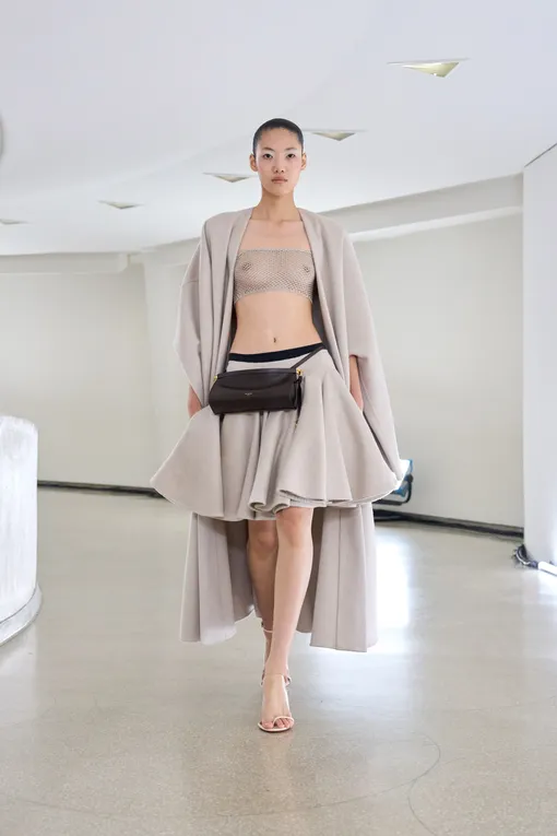 Alaïa весна-лето 2025 Alaïa весна-лето 2025
