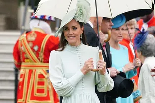 Кейт Миддлтон — само совершенство в чайном платье свежего оттенка мяты