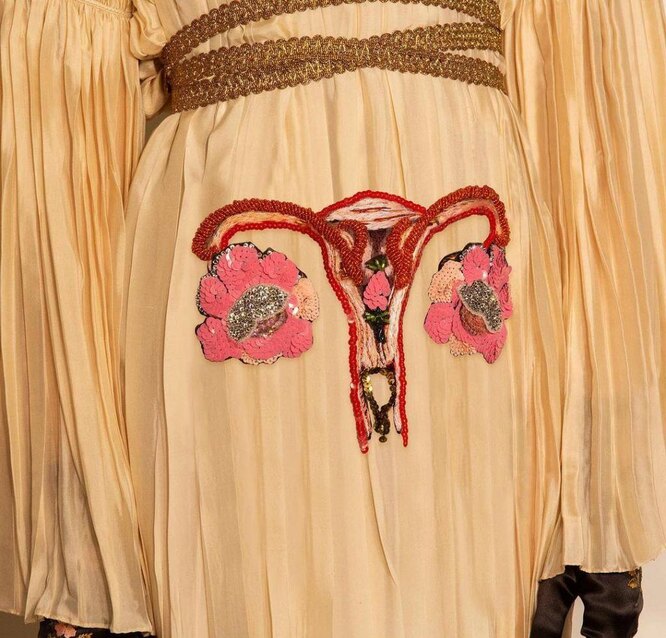 Платье с вышитой маткой из коллекции Gucci Resort 2020