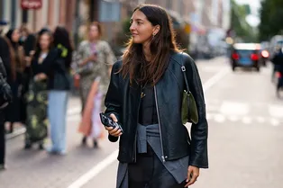 Не спешите прятать летние платья — вот 5 способов носить их после похолодания Не спешите прятать летние платья — вот 5 способов носить их после похолодания