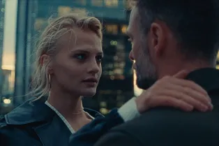 Образы для безупречной femme fatale в новом видео Juli Too