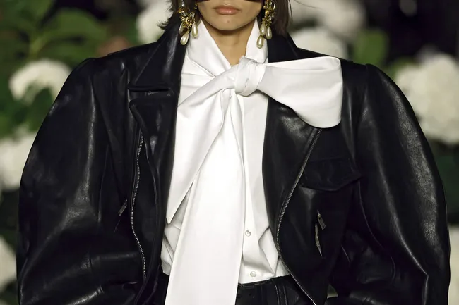 Какие блузы будут в моде весной-2026