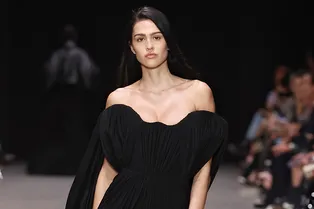 14 февраля — лучшее время выразить любовь к себе, купив новое платье. Вот 9 самых элегантных моделей