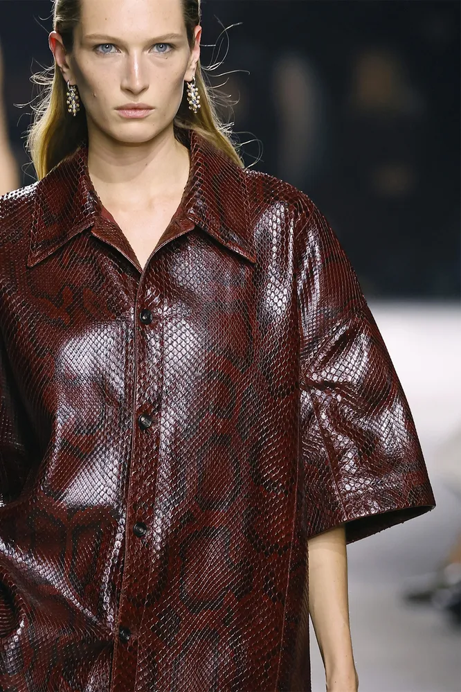 Bottega Veneta весна-лето 2025