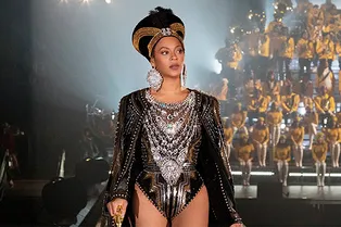 Бейонсе выступила на Коачелле в костюмах Balmain. И вам нужно их увидеть