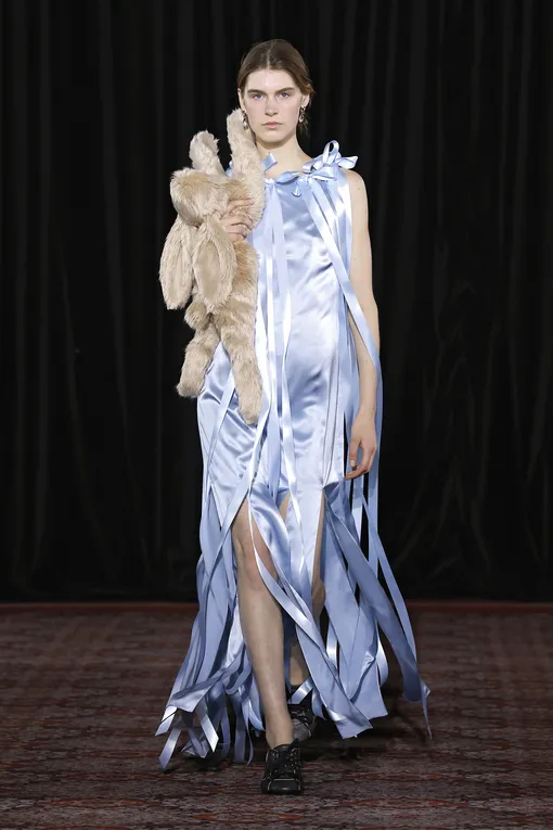 Simone Rocha осень-зима 2025/2026 Simone Rocha осень-зима 2025/2026
