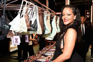 Рианна представила коллекцию нижнего белья... в нижнем белье