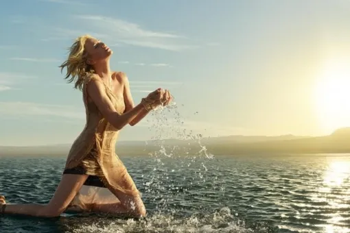 Шарлиз Терон укрощает стихию в новом тизере Dior Шарлиз Терон укрощает стихию в новом тизере Dior