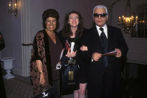 С Карлой Фенди и Карлом Лагерфельдом, 1997 год С Карлой Фенди и Карлом Лагерфельдом, 1997 год