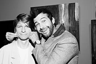 Иван Ургант и Александр Рогов на открытии выставки Сергея Бондарева Lilac Ladies