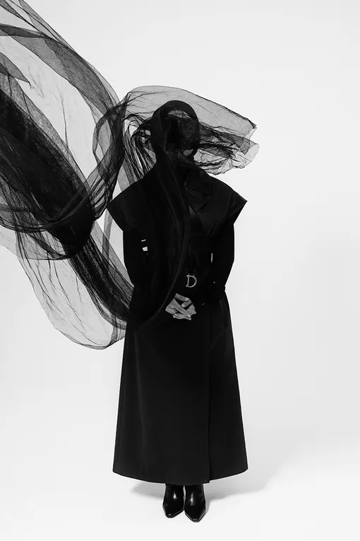ЖИЛЕТ Izeta; ПЛАТЬЕ Marina Rinaldi; ПЛАТОК – СОБСТВЕННОСТЬ СТИЛИСТА; БОТИЛЬОНЫ Brunello Cucinelli; СУМКА (на поясе) Dior ЖИЛЕТ Izeta; ПЛАТЬЕ Marina Rinaldi; ПЛАТОК – СОБСТВЕННОСТЬ СТИЛИСТА; БОТИЛЬОНЫ Brunello Cucinelli; СУМКА (на поясе) Dior