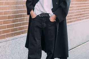 6 пар черных джинсов на низкой посадке, которые точно нужны вам этой весной