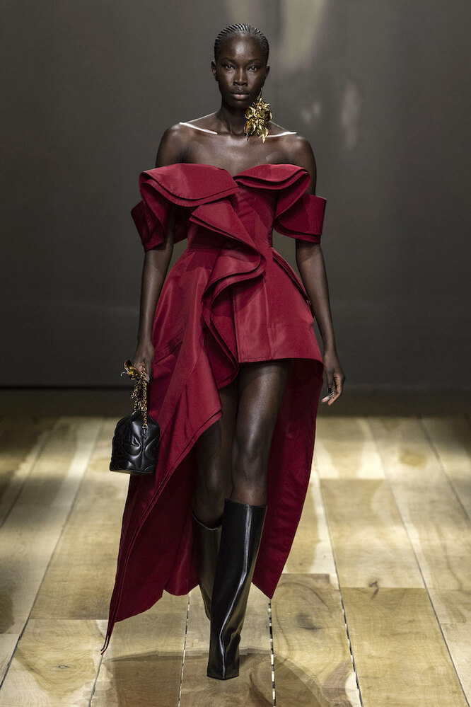 Alexander McQueen осень-зима 2023/24