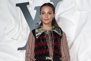 Алисия Викандер и Хлоя Морец на открытии бутика Louis Vuitton в Сеуле