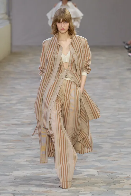 Alberta Ferretti весна-лето 2025 Alberta Ferretti весна-лето 2025