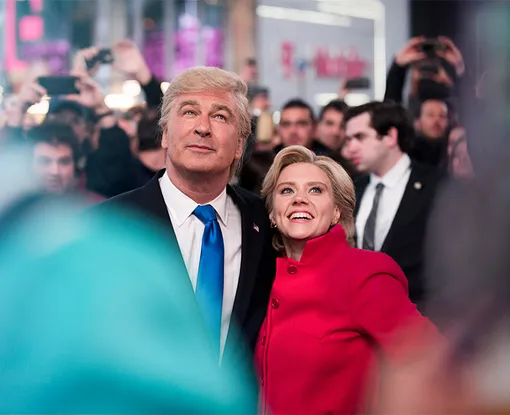 Алек Болдуин в роли Дональда Трампа и Кейт Маккиннон в роли Хиллари Клинтон в телешоу Saturday Night Live, 5 ноября 2016