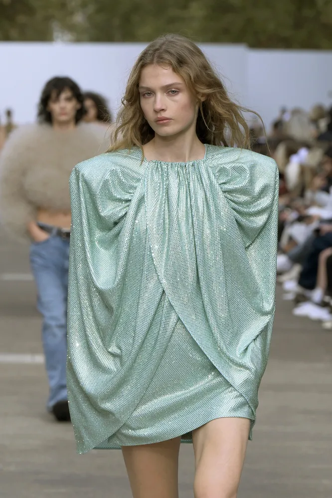 Stella McCartney весна-лето 2025 Stella McCartney весна-лето 2025