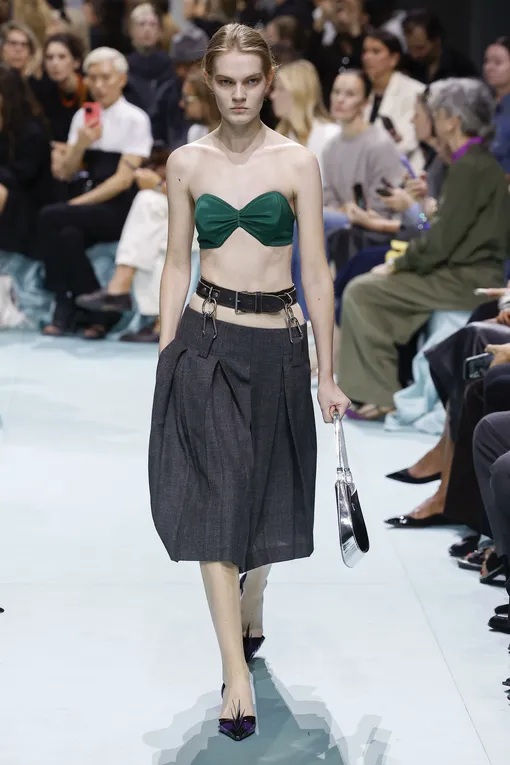 Prada весна-лето 2025