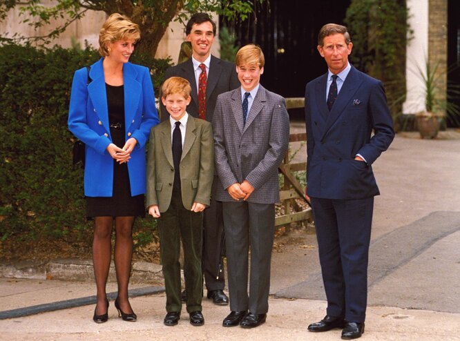 Принцесса Диана и принц Чарльз с принцами Уильямом и Гарри