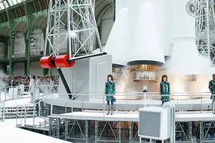 Гардероб Chanel для первой женщины-космонавта Гардероб Chanel для первой женщины-космонавта