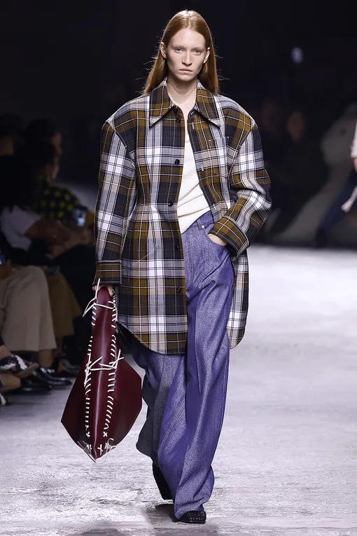 Bottega Veneta весна-лето 2025