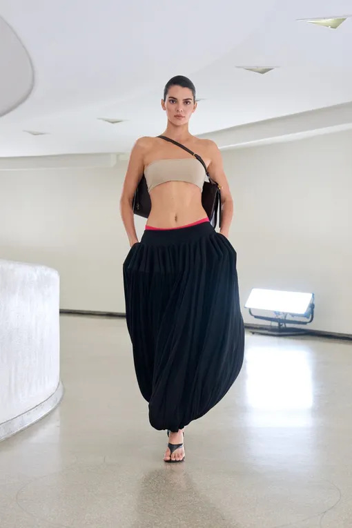 Alaïa весна-лето 2025 Alaïa весна-лето 2025